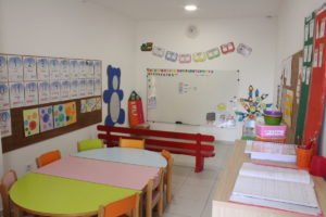 Salas de aula da escola Trois Papillons, estabelecimento de ensino francês em Luanda, Angola