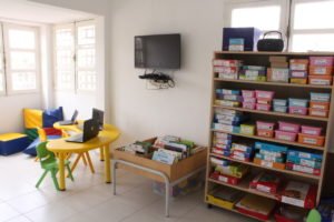 La bibliothèque - ludothèque de l'école Trois Papillons de Luanda