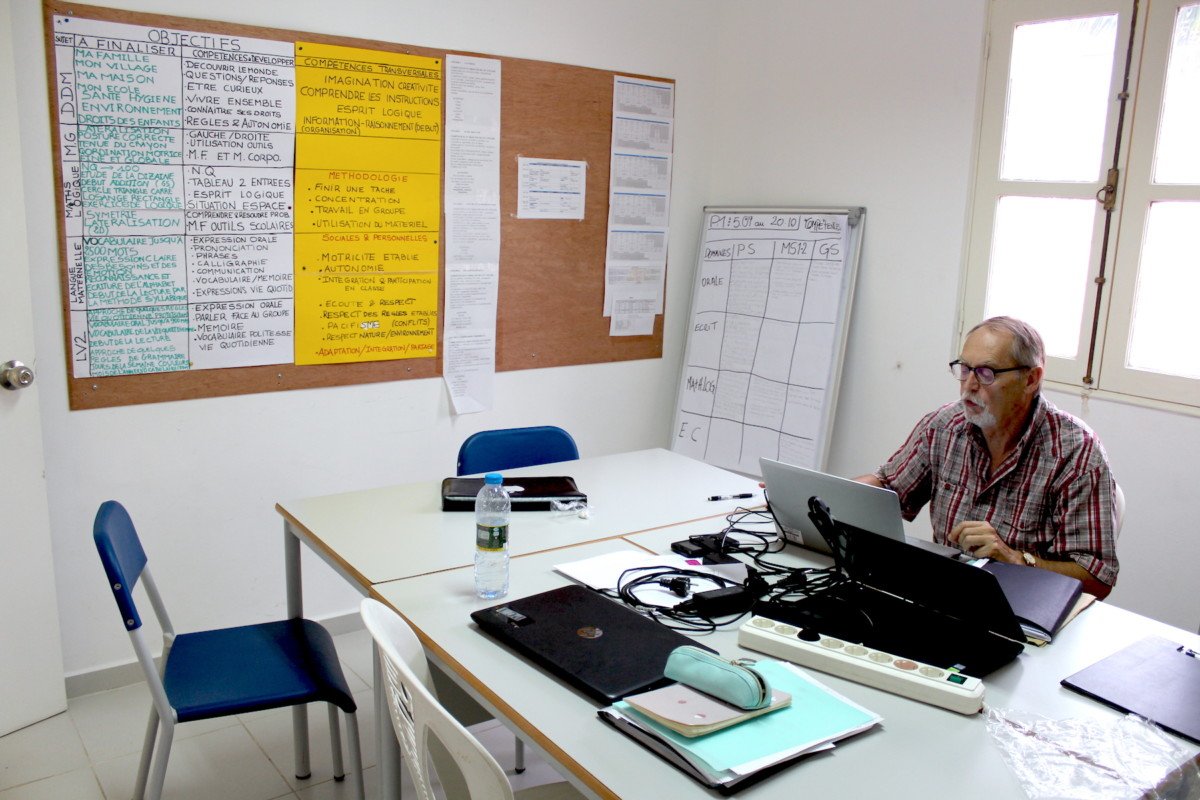 La salle des professeurs de l'école Trois Papillons de Luanda